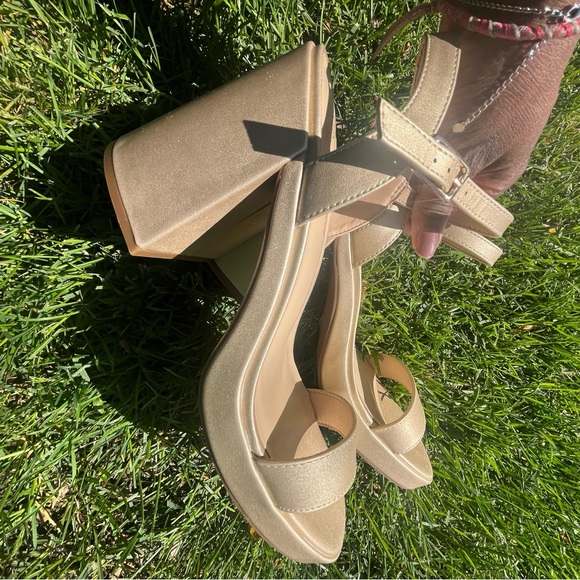 NIB Platform Sandals - Picture 5 of 9